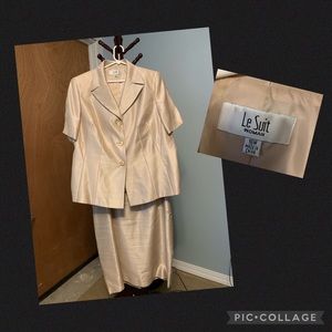 Le suit skirt 2 piece champagne 16W